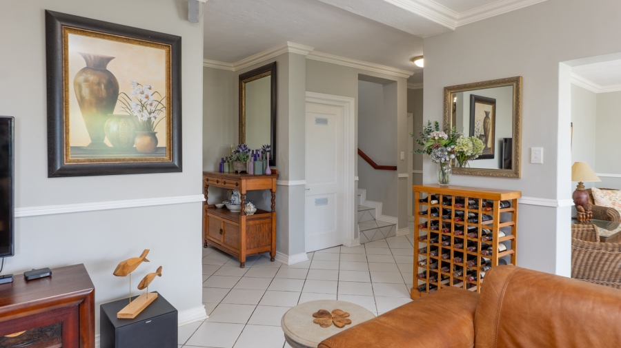 5 Bedroom Property for Sale in Struisbaai Western Cape